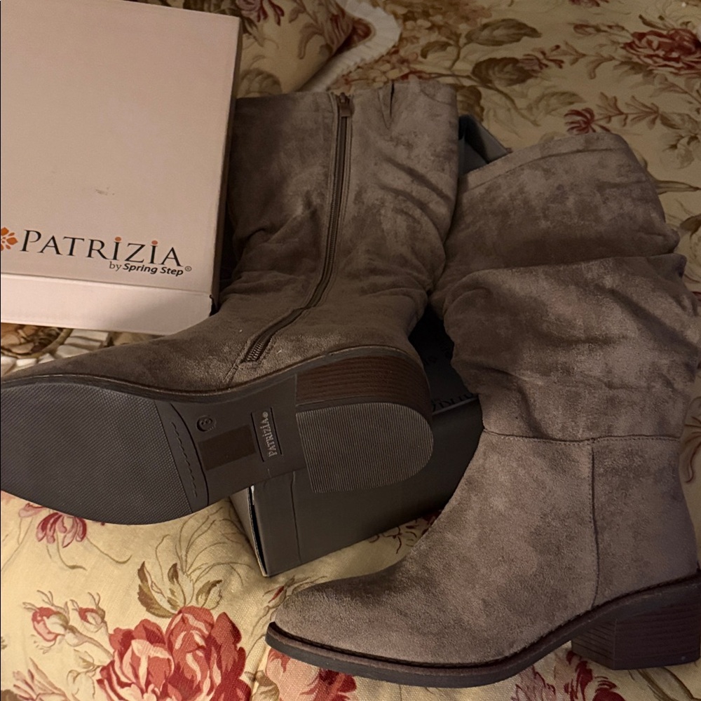 Women's Taupe Heeled Boots
Patrizia by Spring Step
Inside zipper
New - size 8